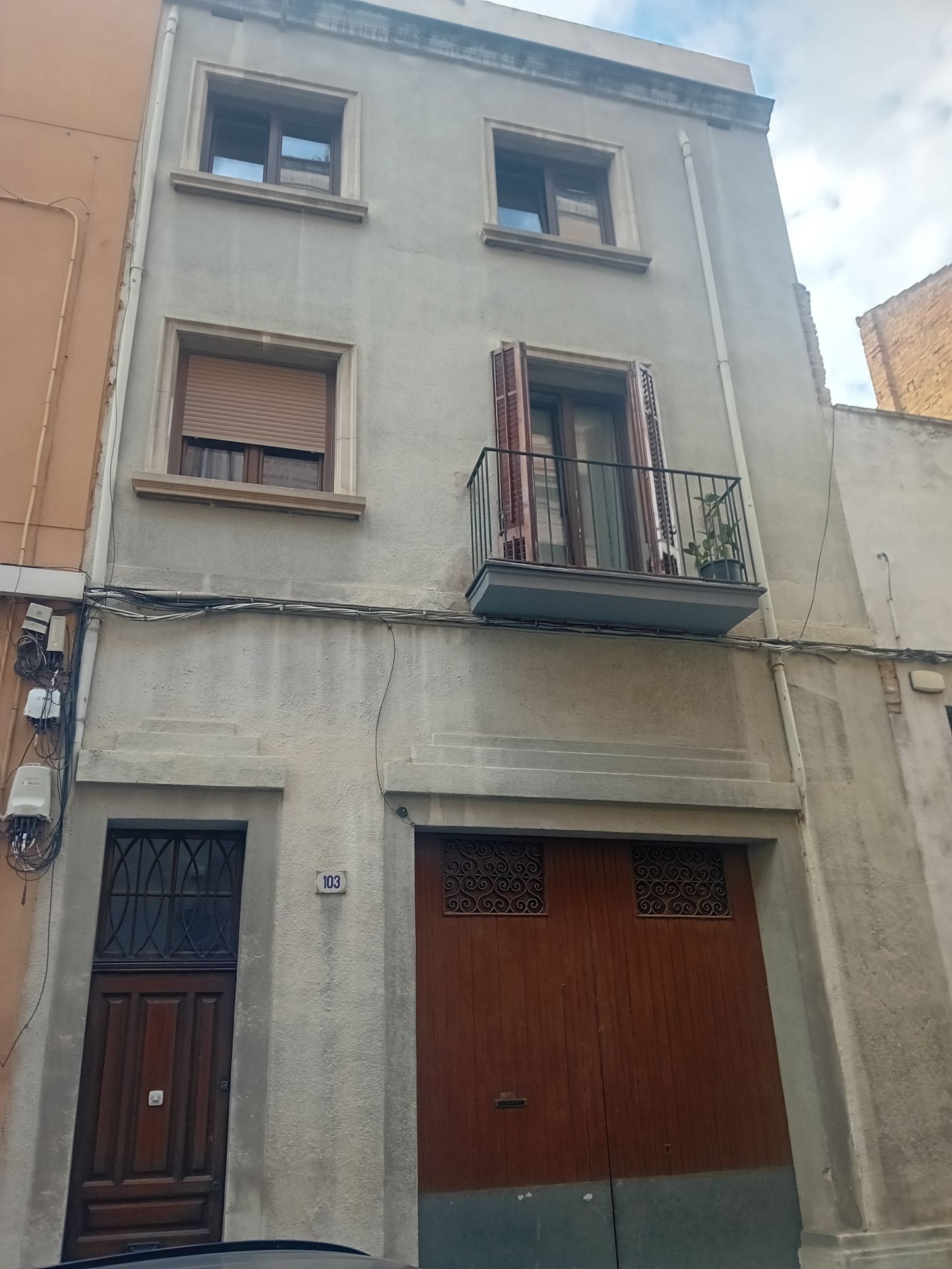 EN VENTA ESPLENDIDA CASA ADOSADA EN LA MURALLA SANT ANTONI, 103, VALLS